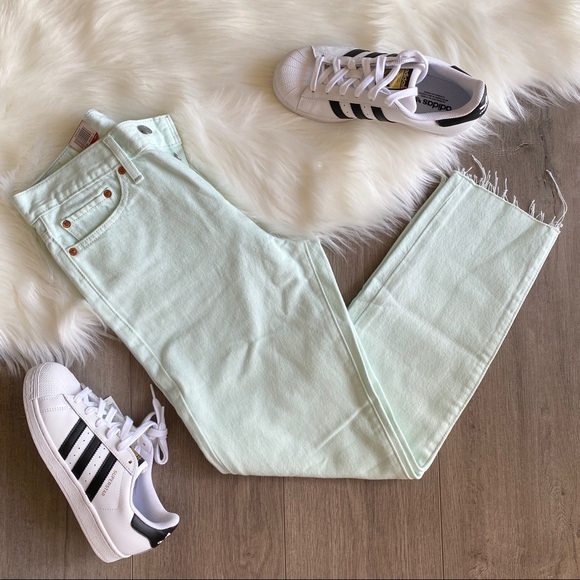 NWT Levi’s Wedgie Fit Straight Jeans - Picture 2 of 8